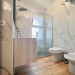 Modern Flat With Terrace For Large Families In