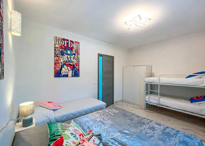 דירה Modern Flat With Terrace For Large Families In *