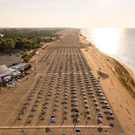Modern Flat With Terrace For Large Families In דירה *