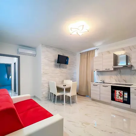 Modern Flat With Terrace For Large Families In דירה