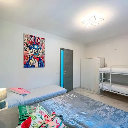 דירה Modern Flat With Terrace For Large Families In *