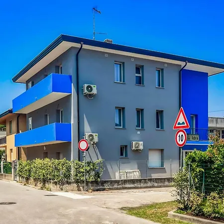 Modern Flat With Terrace For Families In Апартаменти *